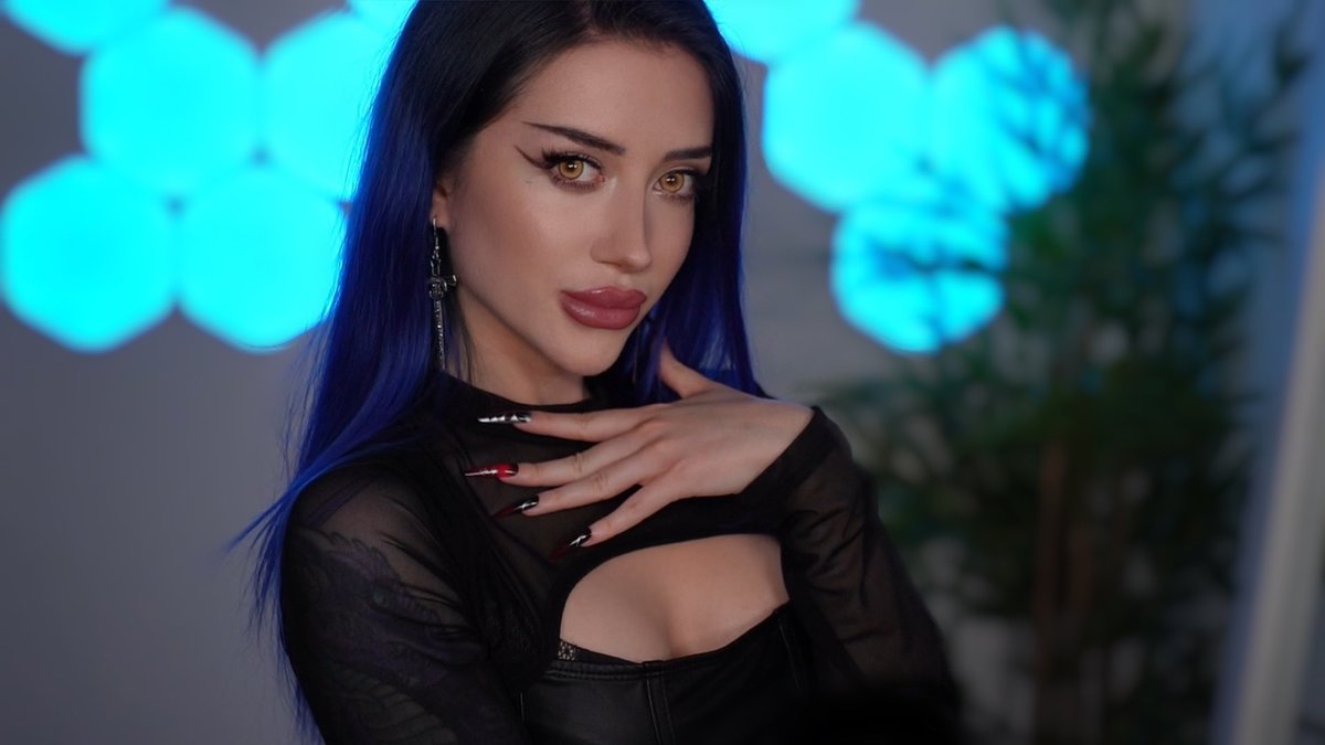 New video out now 🌙🥰🖤

youtu.be/IE1nbL-6AOI?si…