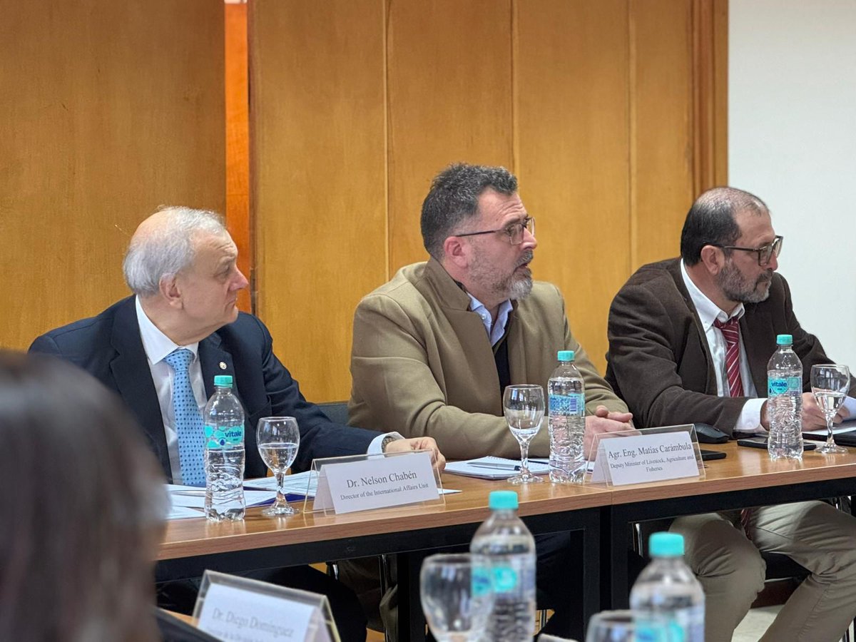 MGAPUruguay's tweet image. 🇺🇾🤝🇨🇳Uruguay y China fortalecen su cooperación sanitaria y fitosanitaria
#Hoy, con participación del subsecretario @CarambulaMatias se realizó el VIII Comité SPS entre el #MGAP y la Administración General de Aduanas de la República Popular China (GACC). 

El mismo fue coordinado…