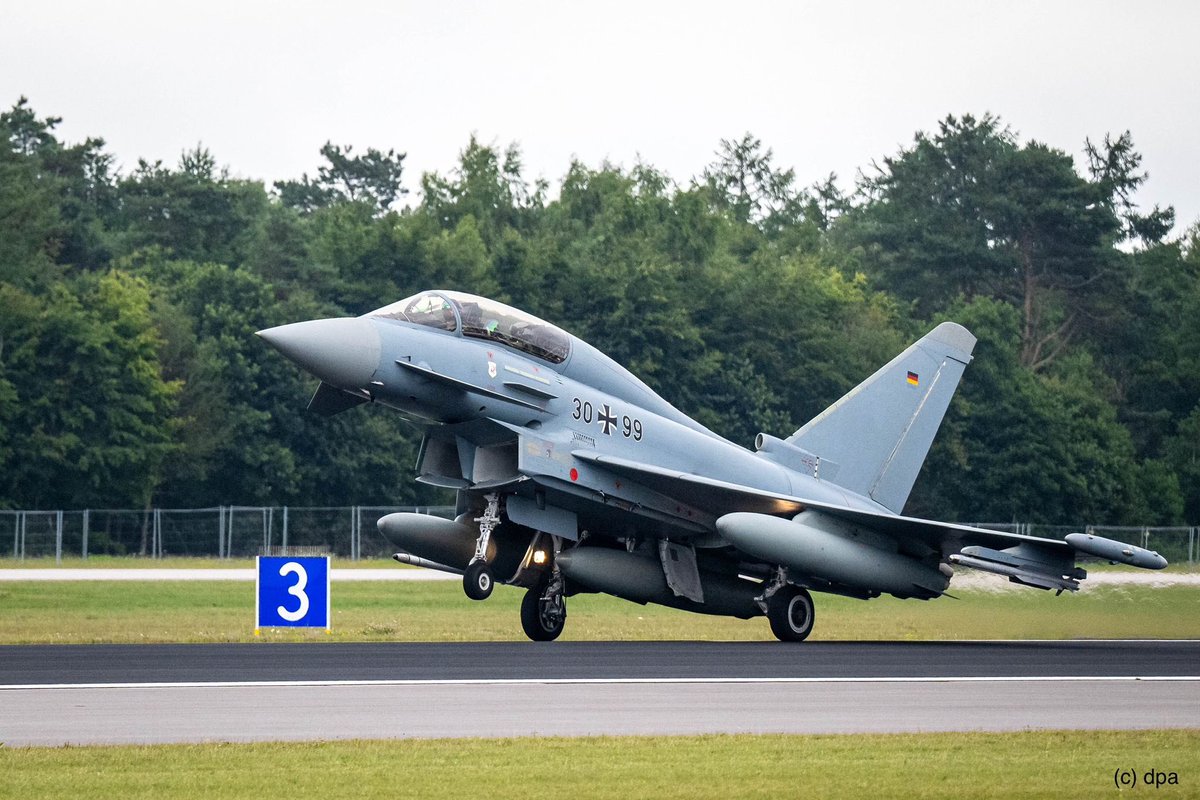 Germany’s Luftwaffe is deploying 5 Eurofighter jets to Poland 🇵🇱 in support of Polish air defence. The jets will be stationed at the airbase in Mińsk Mazowiecki.

The deployment is a show of NATO solidarity, a credible deterrent &amp; protection of #NATO airspace. #WeInvestInFreedom