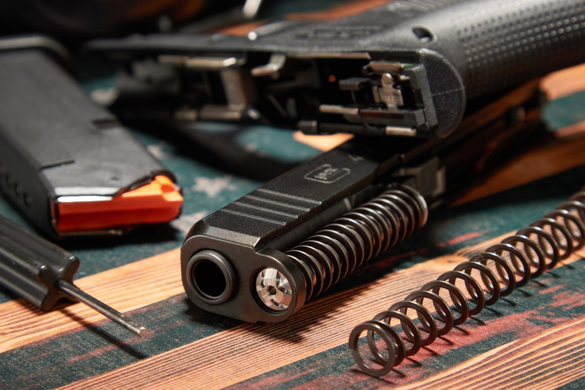 NDZPerformance's tweet photo. Why shoot stock when you can shoot NDZ? 🔫
Our Heavyweight Guide Rods bring balance, stability, and style to your EDC.
🔩 Customize it. 🔧 Tune it. 🔥 Run it hard.
#NDZPerformance #edcgear #gunupgrades #pewpewlife #glockmods #glock https://t.co/Z0fPyekp8S