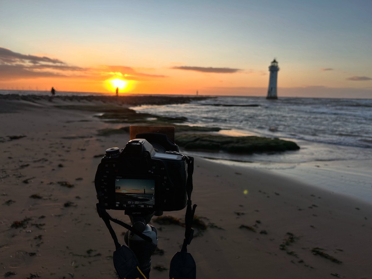 JD_Imagery's tweet photo. A bit of a windy one tonight, but I’ve finally found a slightly sheltered spot where my tripod will stay on its feet 😂😂 but can you tell where I am? https://t.co/N6tjpm4k93