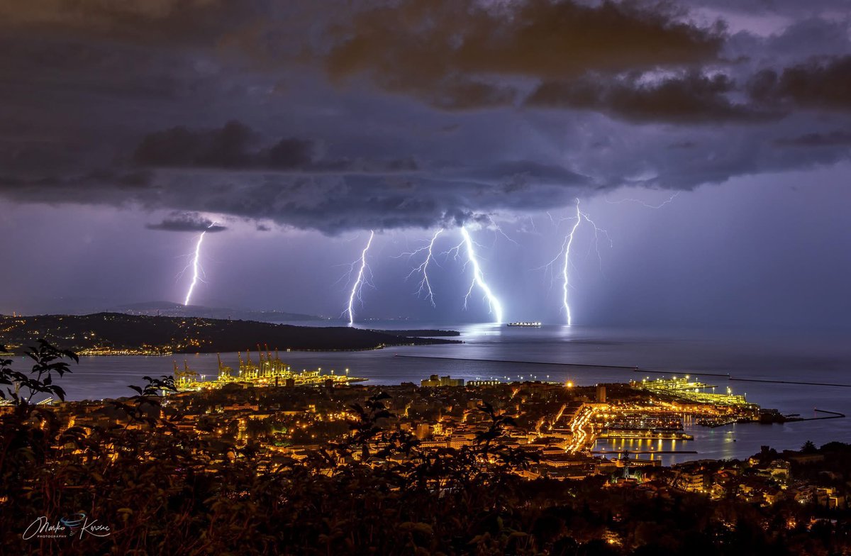 Post-frontal convective activity over the north Adriatic on Saturday night, August 2nd, 2025. The storm cluster produced an incredible lightning barrage near the container ship in front of the Luka Koper port, Slovenia.