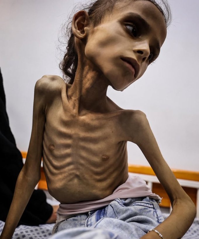 Bu fotoğraf Yahudi ve Hristiyanların Özgürlük anlayışıdır.

Bu fotoğrafa iyi bak Müslüman yarın “Seni Özgürleştireceğiz” dedikleri zaman Silahını hazır tut ve silahınla cevap ver !!!

Eğer bunu yapmazsan yaşama hakkın olmayacak.