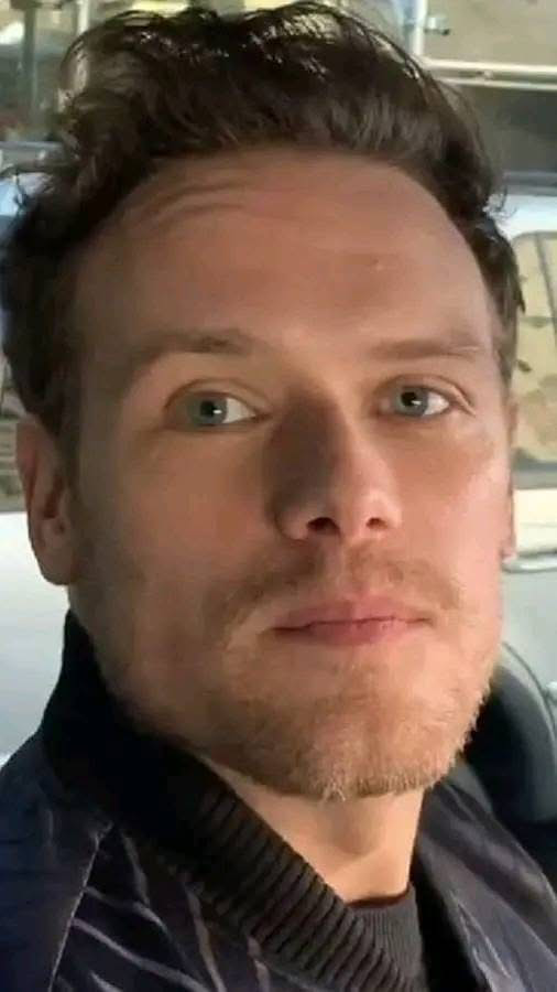 Sam Heughan
😊