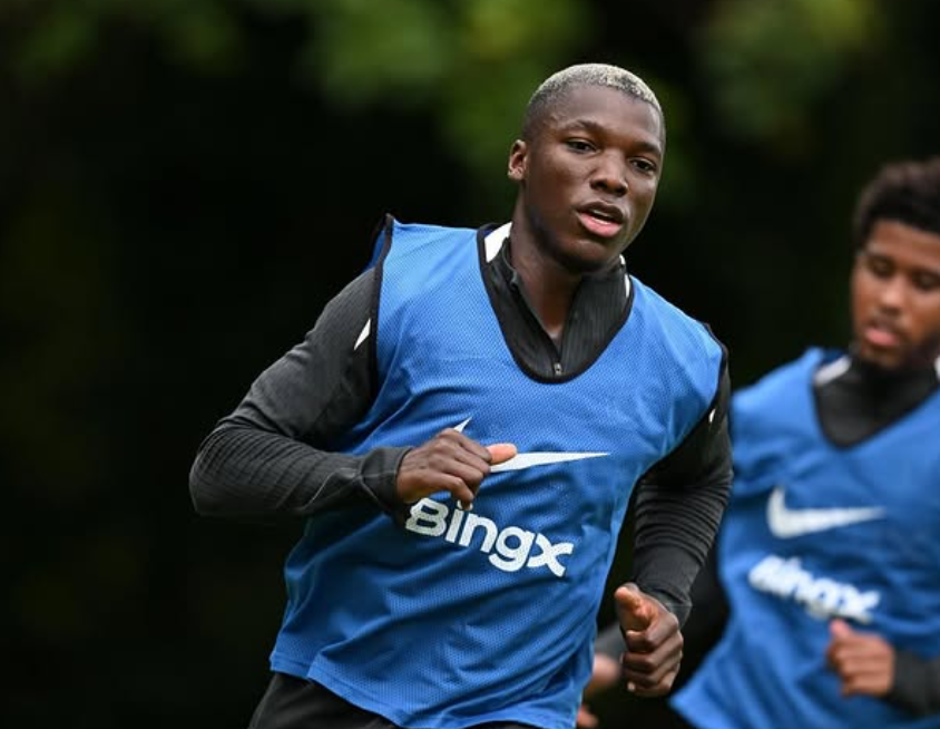 StudioFutbol's tweet image. #EcEx Moisés Caicedo volvió a entrenar con el #Chelsea tras su consagración en el Mundial de Clubes buff.ly/GH8SGvw