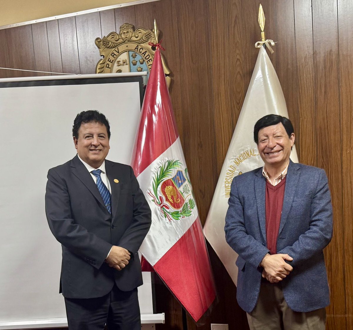 Instituto Peruano de Energía Nuclear (@ipenperu) on Twitter photo 🔵 #IPENInforma | El #IPEN y la <a href="/UNMSM_/">Universidad Nacional Mayor de San Marcos</a> reafirman su compromiso con la formación e investigación en energía nuclear.
📌 Se priorizan tres líneas de trabajo:
1️⃣ Medición de radón
2️⃣ Monitoreo radiológico
3️⃣ Especialización en física médica
📲 Ver más: facebook.com/share/16w3Ad5o… 🔵 #IPENInforma | El #IPEN y la <a href="/UNMSM_/">Universidad Nacional Mayor de San Marcos</a> reafirman su compromiso con la formación e investigación en energía nuclear.
📌 Se priorizan tres líneas de trabajo:
1️⃣ Medición de radón
2️⃣ Monitoreo radiológico
3️⃣ Especialización en física médica
📲 Ver más: facebook.com/share/16w3Ad5o…