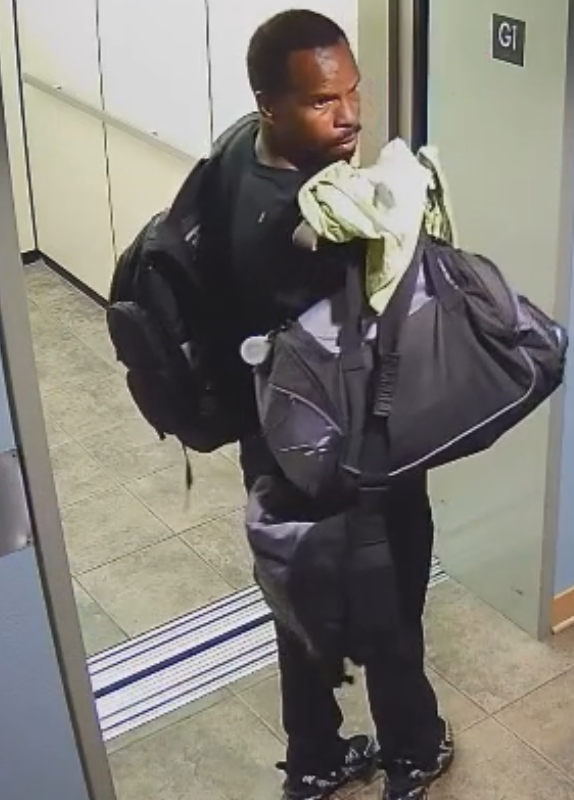 MilwaukeePolice's tweet photo. #MKEPD #SeekingSuspect #Burglary 
Anyone with any information is asked to contact Milwaukee Police at (414) 935-7212 or to remain anonymous, contact Crime Stoppers at (414) 224-Tips or P3 Tips. https://t.co/AWaAgjOKMm