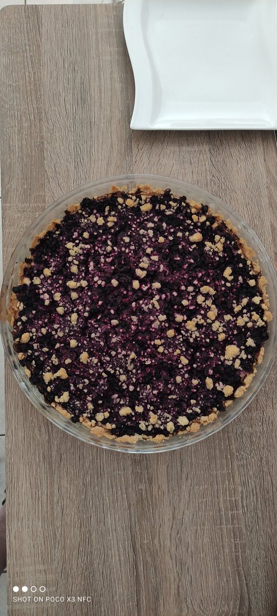 riko_7653's tweet photo. Un classique le crumble aux myrtilles fraîches 🫐🫐🥧😋 #aimer #patisserie #delice https://t.co/YxHdvBh0VQ