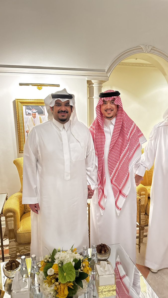 شرفتني وأكرمتني ياأمير 🇸🇦🤍
-
مع الأمير #محمد_بن_عبدالرحمن
نائب أمير منطقة #الرياض
-
أمسية نجدية
استأنسنا بها لحديث سموه عن شكره وحمده لله 
على النعم التي وهبها لهذا الوطن وقادته وشعبه 
وعن لُحمتنا ودعاء #الملك_عبدالعزيز
لإبنه #الملك_سلمان وقوة وأمانة
وعزم قائد رؤيتنا #ولي_العهد