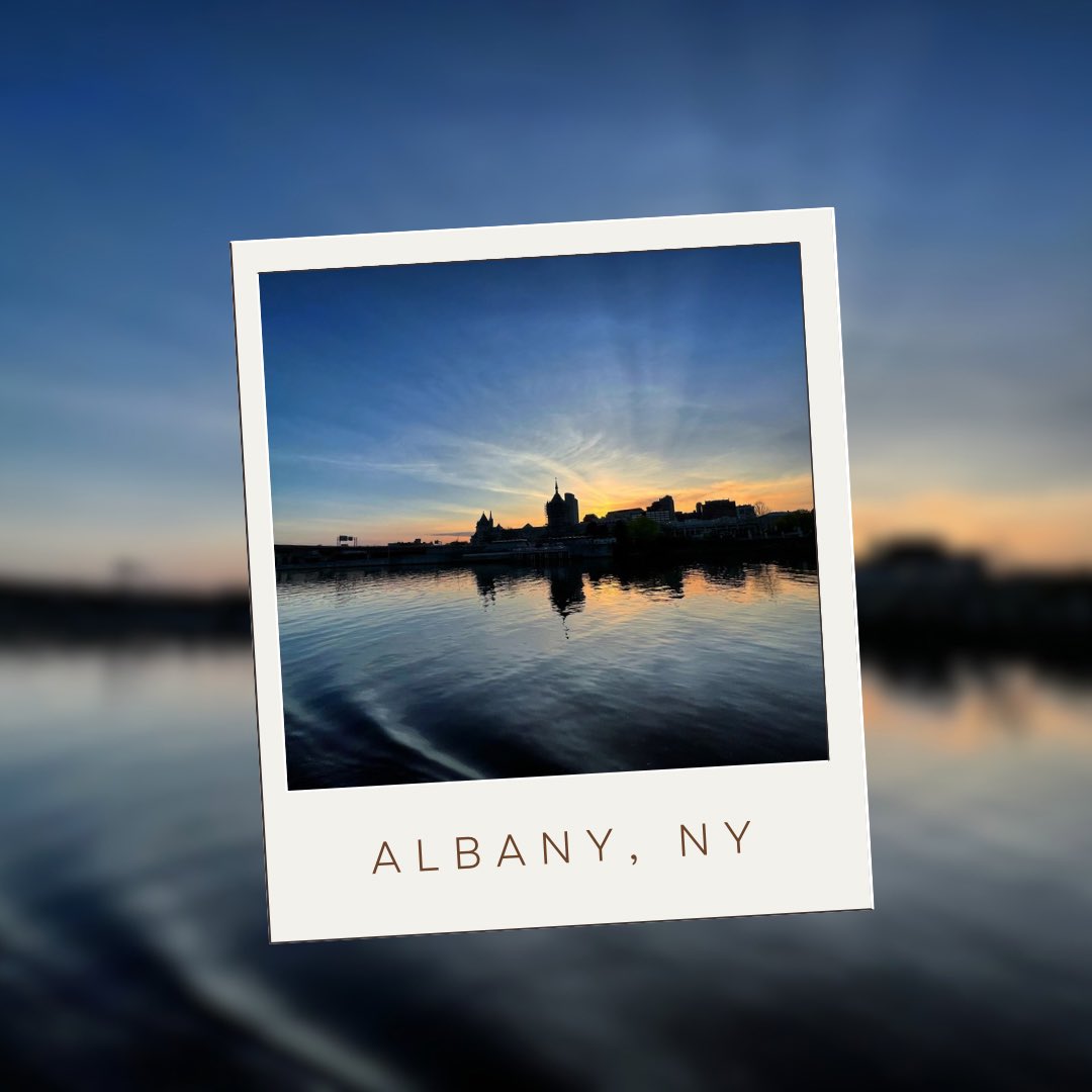 🚨 This Thursday Night!
🌅 Twilight Cruise on the Hudson!
Boards at 6:30 PM
🍔 Bar &amp; Food
🎶 All ages
🌞 The perfect summer night out
Grab your crew &amp; let’s cruise!
#TwilightCruise #HudsonRiverViews #SummerVibes #DutchAppleCruises #AlbanysRiverBoat #thirstythursday #albanyny