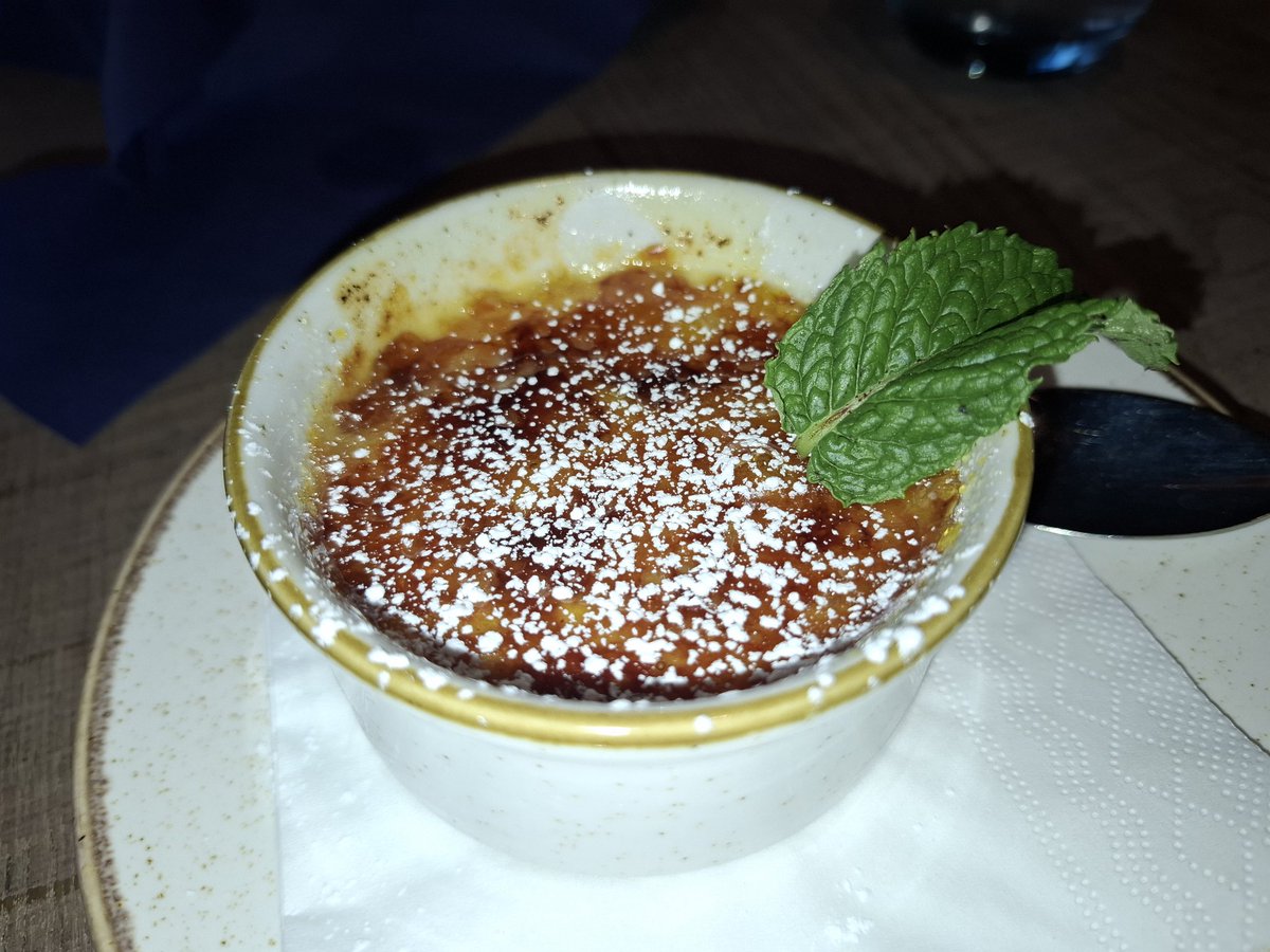 Ego at Hartshead birthday meal. Amaretto Sour, calamari fritti, Rump steak and bearnaise sauce, Callebaut white chocolate and raspberry creme brulee #oldhamhour