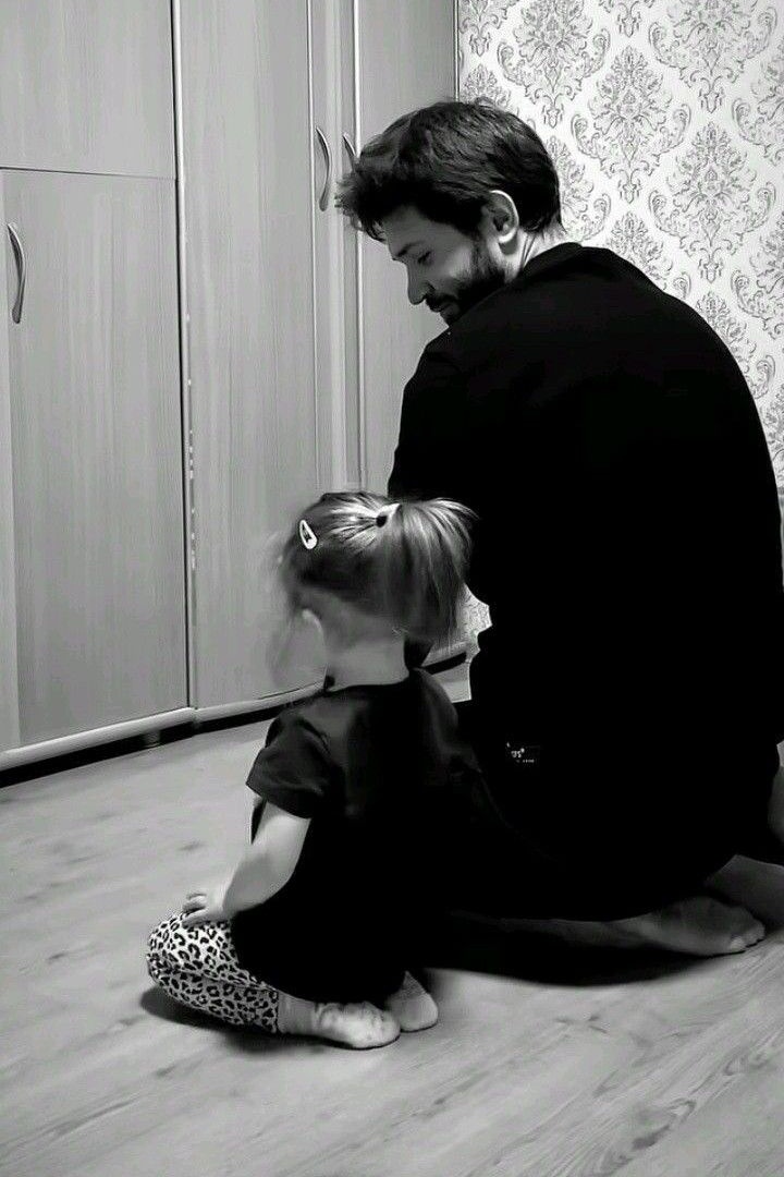 Namaz kılan bir eş, harama düşmeyen bir çift göz, hayırlı bir evlat, içinde benim de olduğum bir kalp istiyorum Allah'ım...