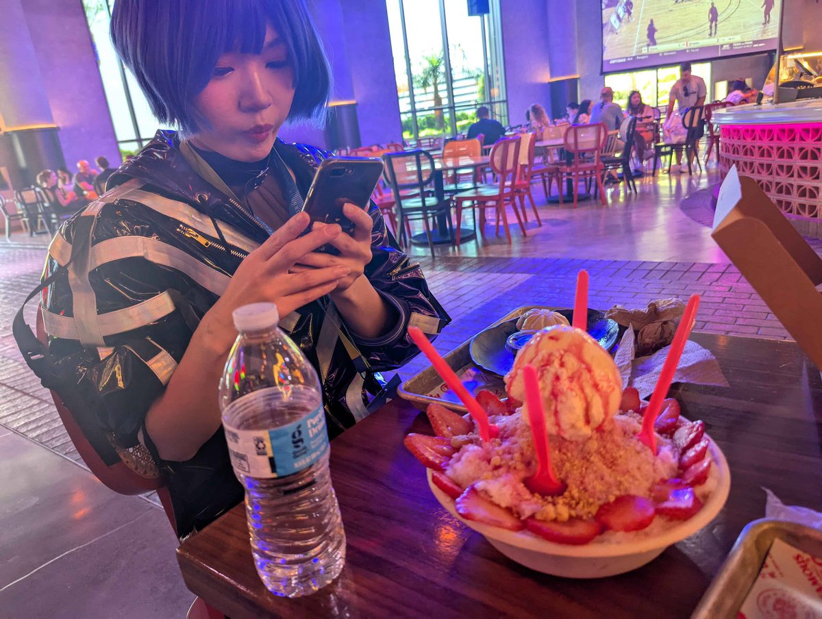 UNa (@cosplayeruna) on Twitter photo Thank you for a wonderful EVO! It was very busy but thank you everyone who said hi. Thank you celebrity <a href="/Ashwxtthama/">Jet @ EVO 2025</a> Kintoki for letting me take a photo. Till next year! Thank you for a wonderful EVO! It was very busy but thank you everyone who said hi. Thank you celebrity <a href="/Ashwxtthama/">Jet @ EVO 2025</a> Kintoki for letting me take a photo. Till next year!