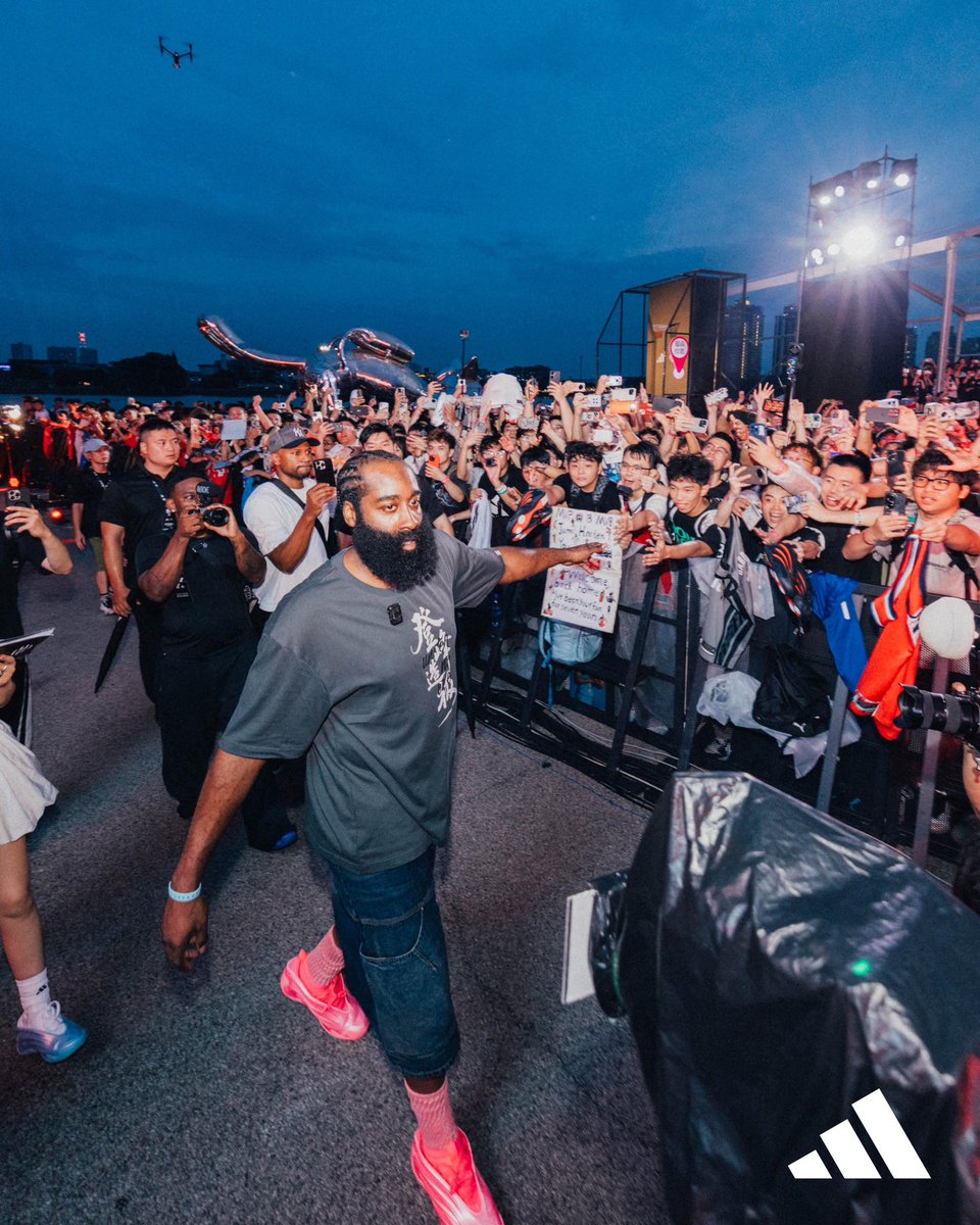 UNO ON TOUR 🌏

This past weekend, James Harden kicked off his China Tour to deepen fan engagement and expand his impact beyond the court. 

#ForksUp /// #Uno