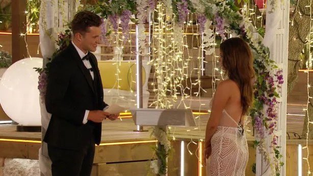 eunwooleighanne's tweet image. what happened to having a flower arch and bascially doing your wedding vows  #LoveIsland