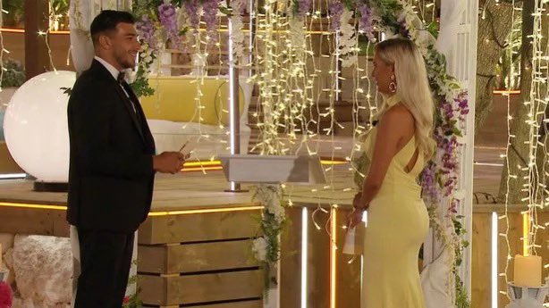 eunwooleighanne's tweet image. what happened to having a flower arch and bascially doing your wedding vows  #LoveIsland
