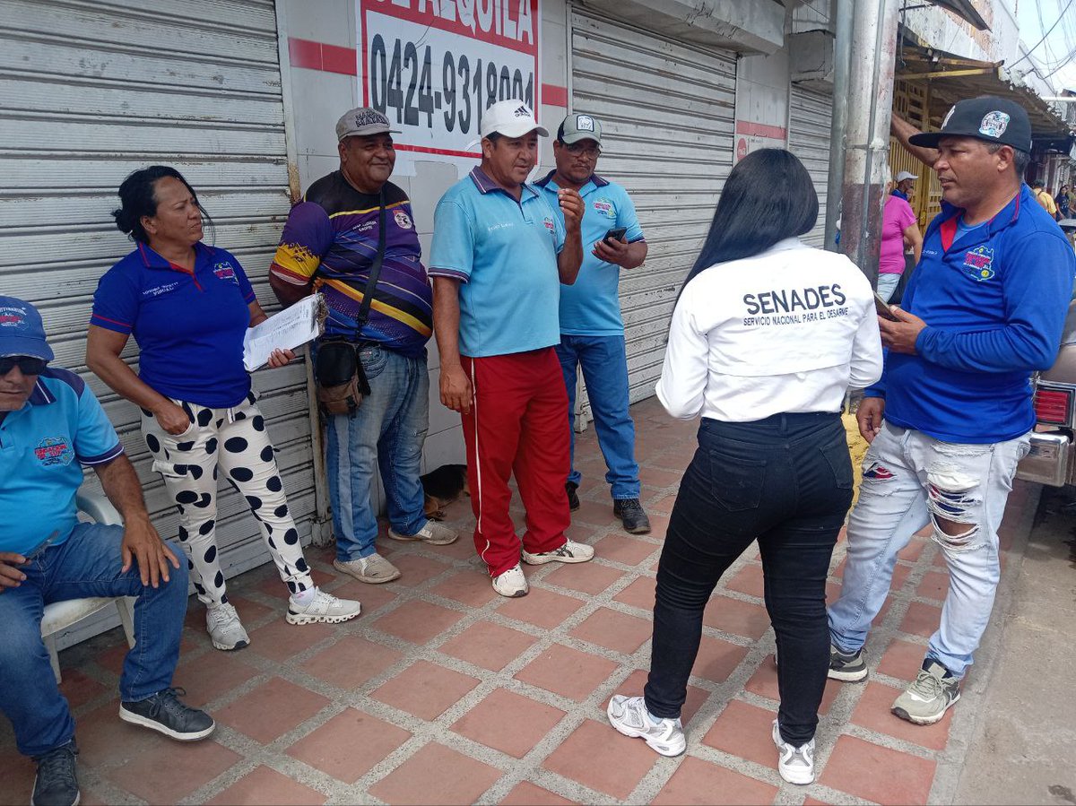 #ULTIMAHORA SENADES MONAGAS REALIZÓ ABORDAJE INFORMATIVO TITULADO *EL ARTE DEL DESARME EN VENEZUELA* DIRIGIDO A LOS USUARIOS Y CHÓFERES QUE SE ENCONTRABAN EN LA PARADA DE LA RUTA 38. INFORMÁNDOLE LO IMPORTANTE DE CUMPLIR LA LDCAM.