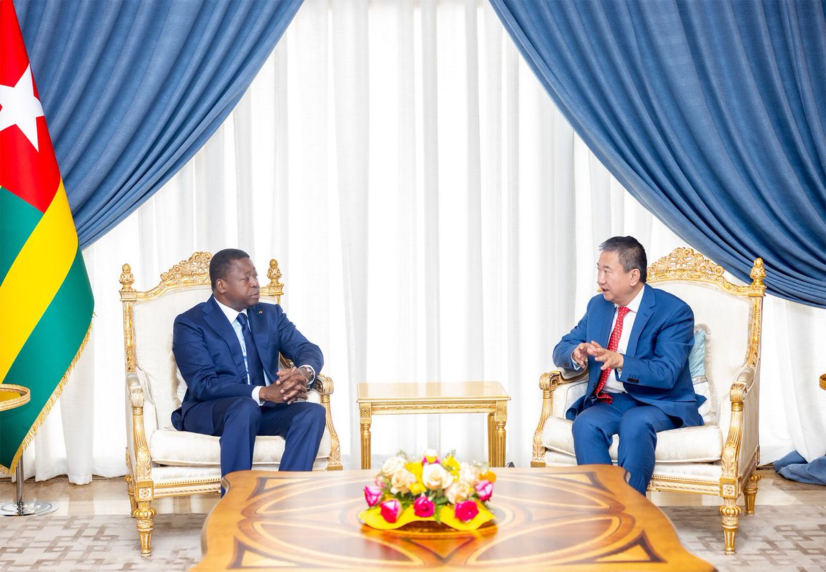 presidencecstg's tweet photo. Le Président du Conseil @FEGnassingbe, Médiateur de @_AfricanUnion poursuit ses actions diplomatiques pour la résolution de la crise à l’Est de la République Démocratique du Congo (RDC). 

Il a reçu à cet effet, ce lundi 04 août 2025 à Lomé, Monsieur Huang Xia, Envoyé spécial du Secrétaire général des Nations unies pour la région des Grands Lacs.

https://t.co/GFbko3pJuN