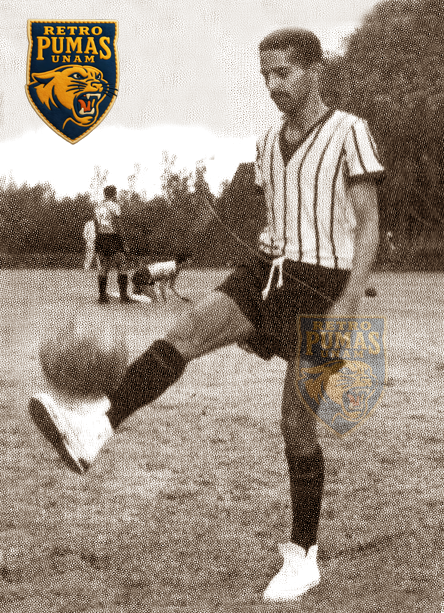 Esta es una de las pocas fotos del brasileño Luis Moreira “Sauí” que pasó a la historia por ser el primer jugador en anotar un gol en la primera división con Pumas. Esto sucedió el 14 de julio de 1962 contra el Tampico, durante la temporada 192-63.