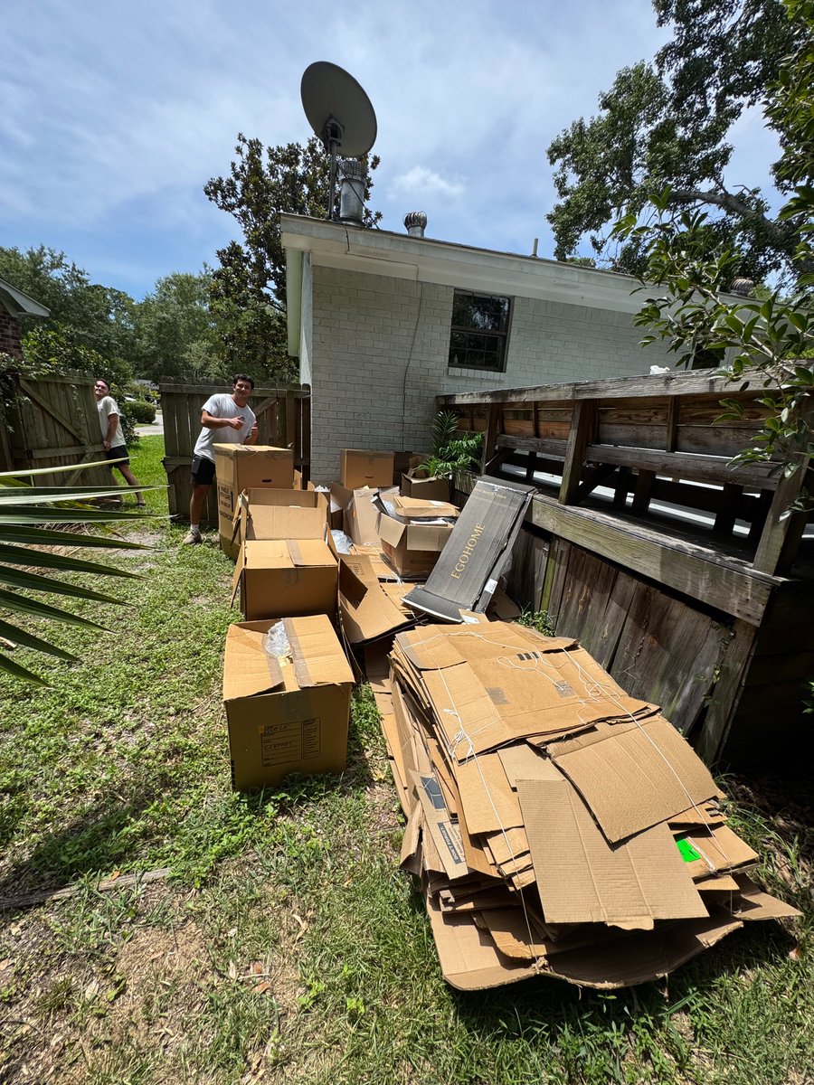 BDJunkremoval's tweet image. Swipe to Clean: Backyard Box Bunch Edition
Make Junk and Clutter disappear like magic✨

🐾 Black Dog Junk Removal
📍 Charleston, SC
☎️ 843-920-JUNK

#JunkRemoval #SwipeToClean #BeforeAndAfter #JunkBeGone #ClutterFree #TrashToClean #SpaceRestored #blackdogjunkremoval #clean #sc