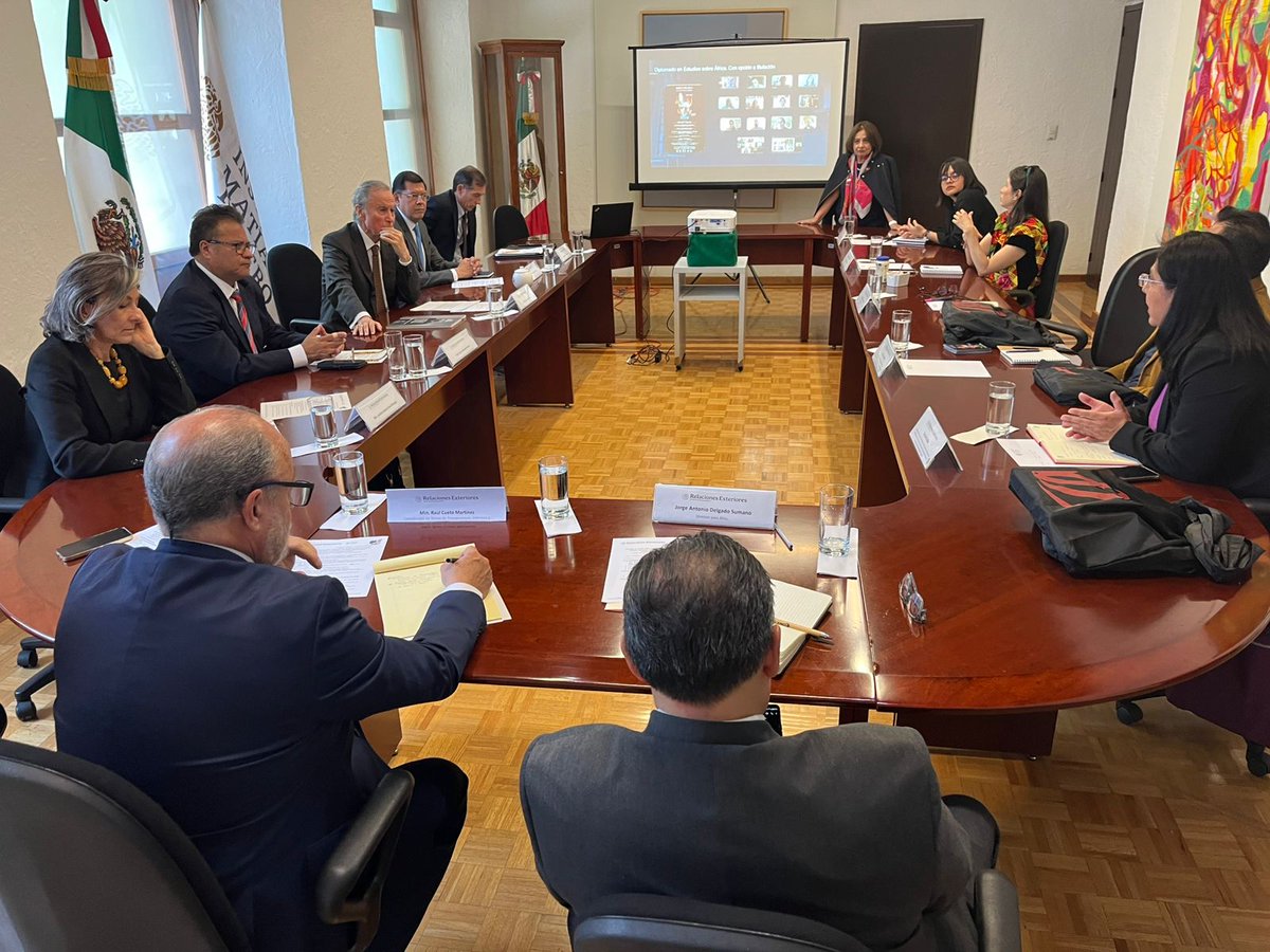 Instituto Matías Romero (@imatiasromero) on Twitter photo Un gusto para el Emb. <a href="/JuanJoseBremer/">Juan José Bremer</a> reunirse con la Dra. <a href="/ALICIAGIRON3/">ALICIA GIRON</a> y el equipo del <a href="/pueaao_unam/">PUEAAO UNAM</a>, para explorar áreas de oportunidad en el estudio y la investigación sobre Asia, África y Oceanía. Un gusto para el Emb. <a href="/JuanJoseBremer/">Juan José Bremer</a> reunirse con la Dra. <a href="/ALICIAGIRON3/">ALICIA GIRON</a> y el equipo del <a href="/pueaao_unam/">PUEAAO UNAM</a>, para explorar áreas de oportunidad en el estudio y la investigación sobre Asia, África y Oceanía.