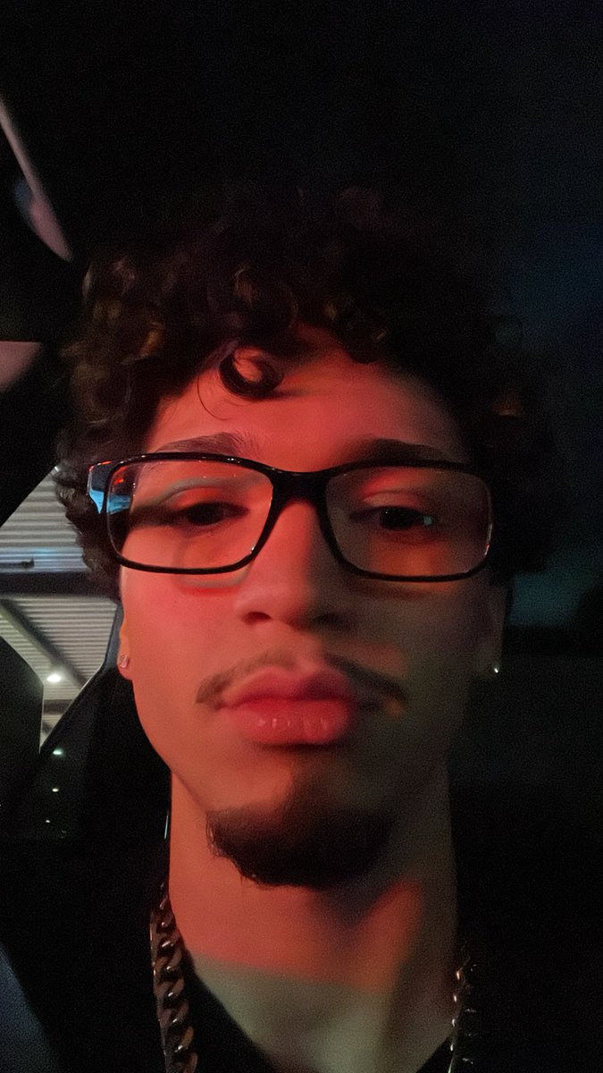 hotknight04's tweet photo. I haven’t worn these glasses since 10th grade https://t.co/Ul4ctrowM1