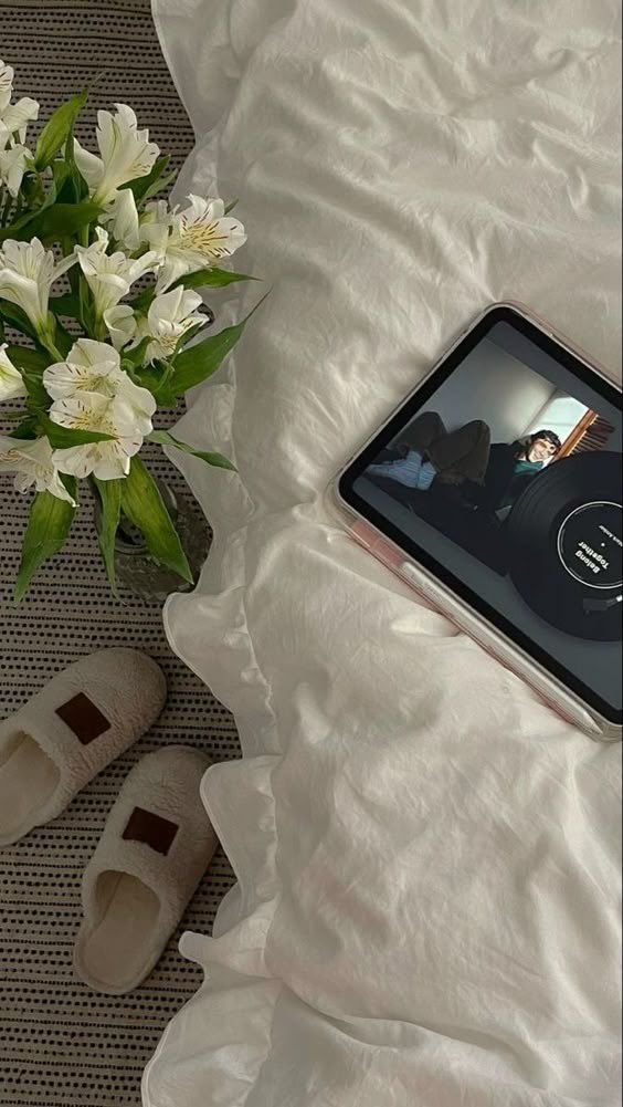 قهوتي وورداتي اجمل شي بالحياه🌷