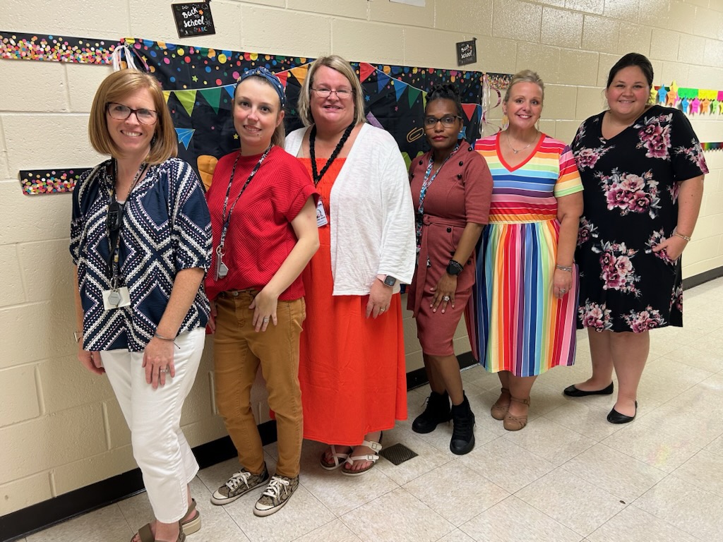 HeardMixon's tweet photo. Our Superstars had a great first day of school! Here are some staff photos of our first day. We would love to see your first day of school pictures! #weareheardmixon #heardmixongoodtogreat #superstarsshine https://t.co/ZYSyNEKwwQ