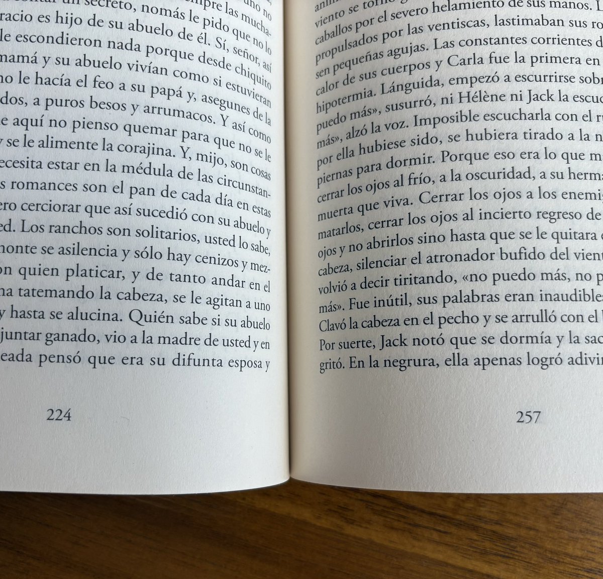 Tan contento que estaba leyendo El hombre de <a href="/G_Arriaga/">Guillermo Arriaga</a> cuando descubro que le faltan 27 páginas. 😩😩😩