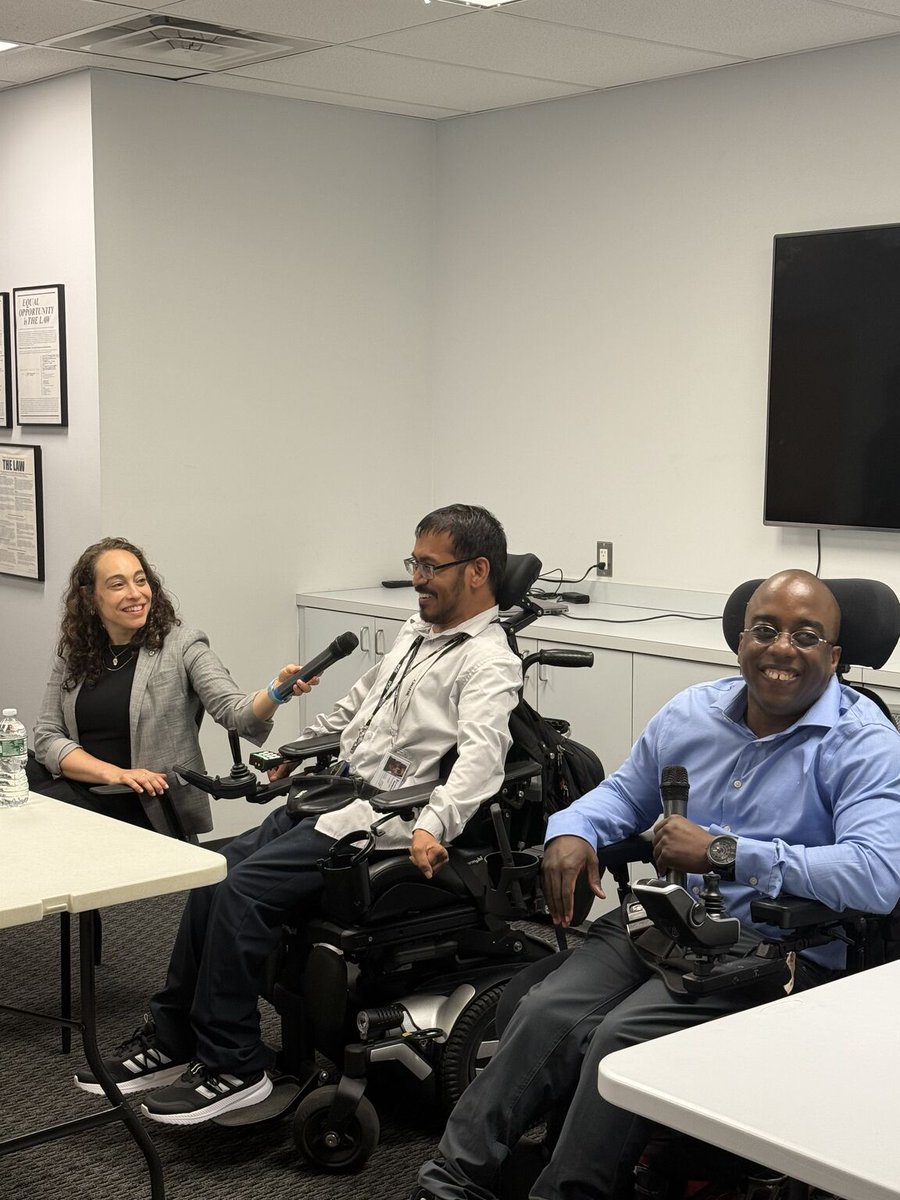 talent_nyc's tweet image. 🧵Last week, NYC Talent's Center for Workplace Accessibility &amp;amp; Inclusion joined @NYCMayor, @NYCDisabilities, @NYC_SBS, @NYCDCAS, &amp;amp; private sector partners, to celebrate the 35th Anniversary of the Americans with Disabilities Act &amp;amp; #DisabilityPrideMonth at Brooklyn @NYCWorkforce1!