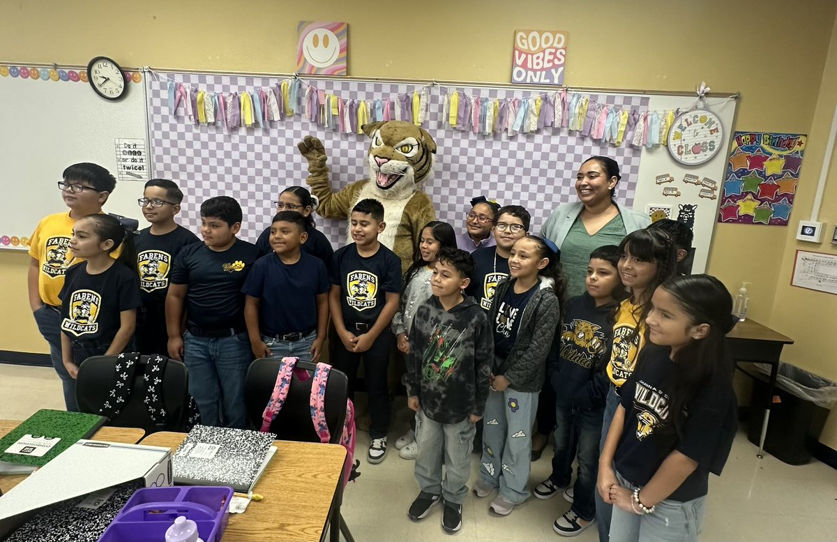 Rogelio Segovia, PhD (@rogeliosegovi13) on Twitter photo A teacher with a ❤️ full of love and a classroom full of future world-changers. 💛📚
#WildcatFamily
#FirstDayMagic
<a href="/FabensISD/">Fabens Independent School District</a> ✨ A teacher with a ❤️ full of love and a classroom full of future world-changers. 💛📚
#WildcatFamily
#FirstDayMagic
<a href="/FabensISD/">Fabens Independent School District</a> ✨