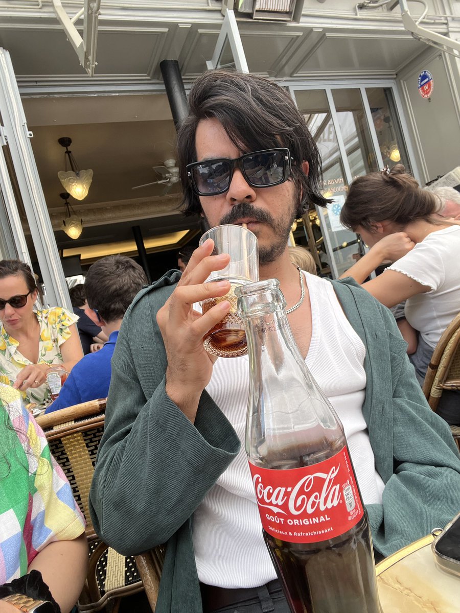 A esta obra le llamo: coquita bien fría en París. 🎨