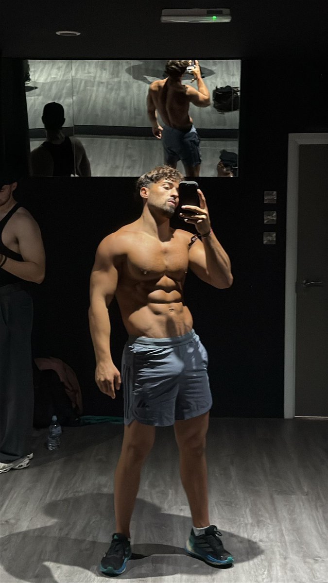 flex_uri's tweet image. Did you see that ???? 🍆 #sex #SoloLeveling #INDvsENG #LoveIslandUK