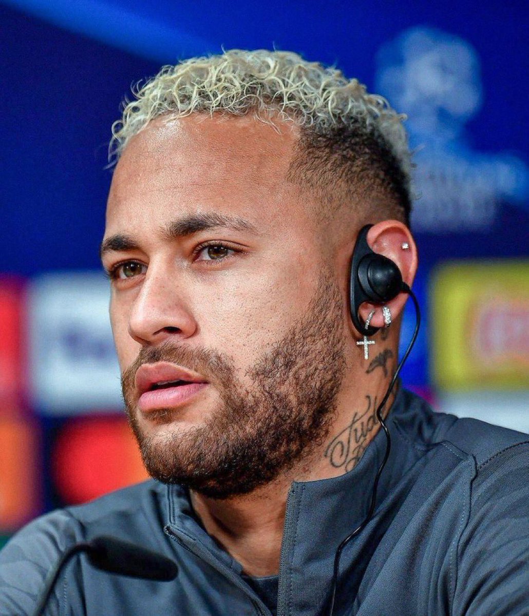 futtmais's tweet photo. "Neymar é o melhor brasileiro desde Ronaldo Fenômeno.”

“Ele é melhor do que Ronaldinho e Kaká, que foram melhores do mundo."

- Marcelo Bechler https://t.co/Oh2GXbGnZe