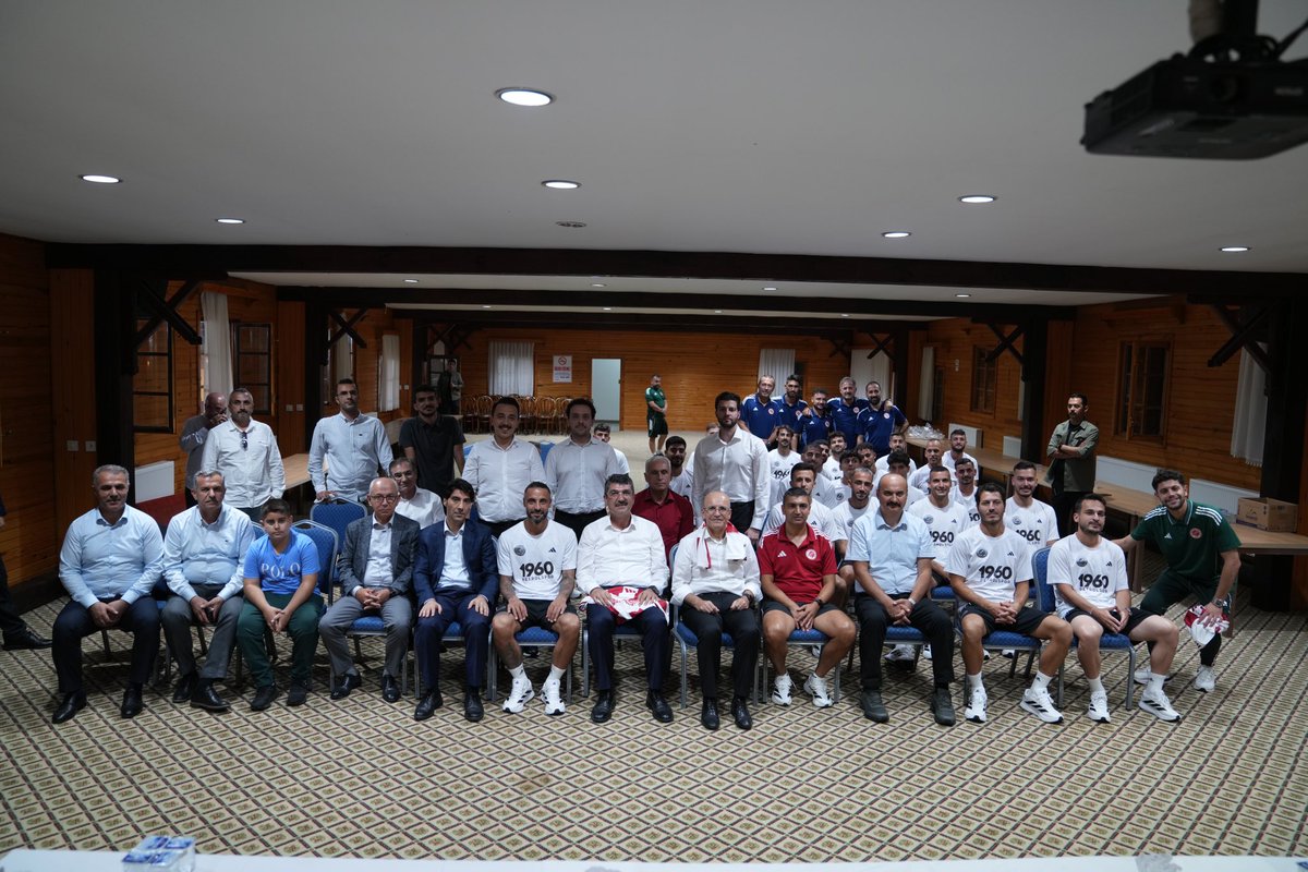 📍Bolu

Batman Petrolspor yeni sezona Bolu kampında hazırlanıyor. Takımımızı, Hazine ve Maliye Bakanımız Sn. Mehmet Şimşek, Batman Valimiz Sn. Ekrem Canalp, Bolu Valisi Sn. Abdulaziz Aydın ve İl Başkanımız Sn. Hüseyin Şansi ile birlikte ziyaret ettik. 

Geçtiğimiz sezon 1. Lig