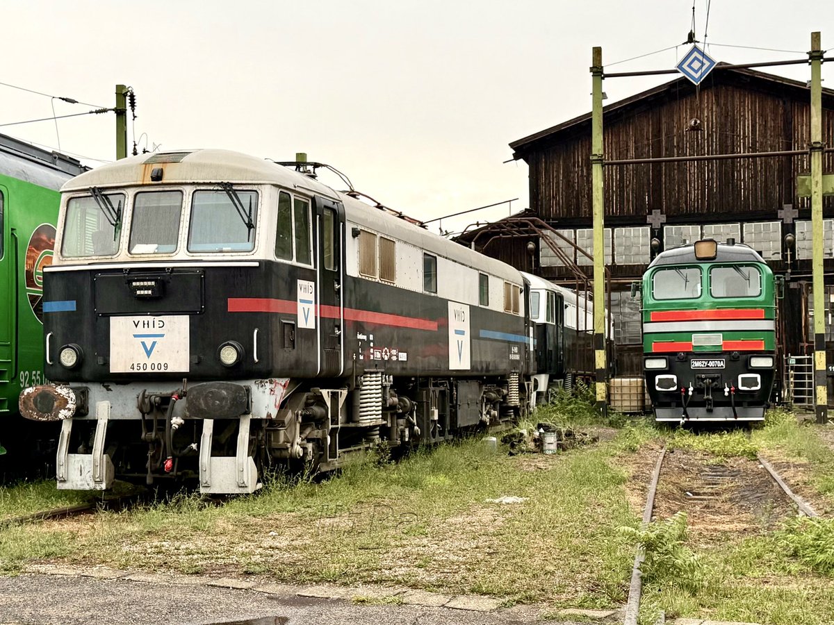 HiPa125's tweet image. Withdrawn, Doncaster-built, V-Híd #Class450 450 009 (formerly #Class86 86424) - Budapest-Keleti Traction Depot