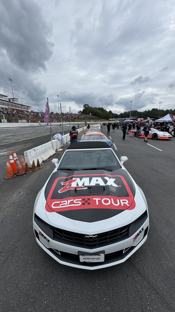 JamesVPike's tweet photo. Very tired after this weekend’s #ThrowbackClassic for the @zmaxraceproduc1 @CARSTour at @hickoryspeedway. Credit to the track and series staff for their efforts to get the show in, credit to the teams and fans for staying around. Hope y’all enjoyed our @FloRacing show. https://t.co/oKkr6s3u0o