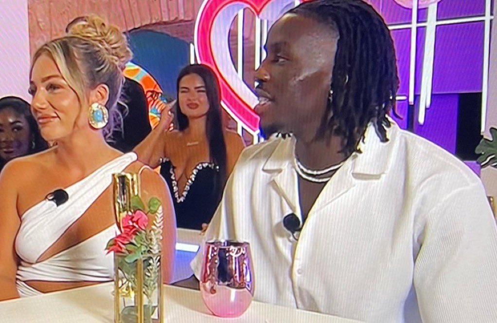 Andrada looking at her accomplishment thinking “I made them miss the final” #loveisland