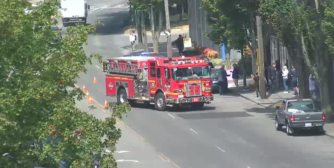 NW 85th STの北西NW北西15番街の衝突2つのNBレーンをブロックします。注意してください。