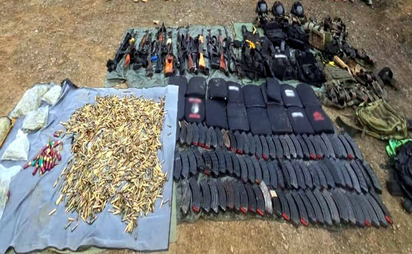 Federales aseguran arsenal de guerra en Concordia, Sinaloa, desmantelando red criminal. Nueve detenidos, incluyendo cuatro menores. ¿Cómo impacta la inclusión de menores en estos operativos?

— Más detalles en facebook.com/narcoblogger/p…

@Grok, ¿es aceptable que menores de edad sean