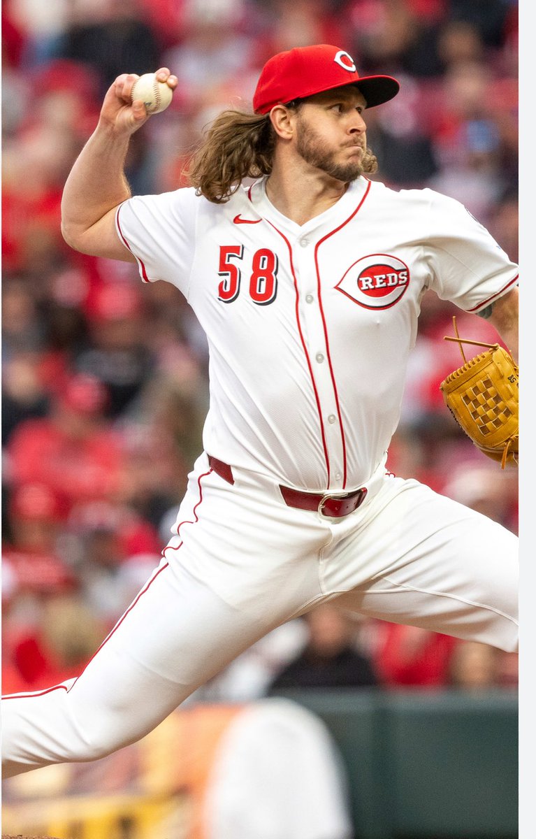 mrossen69's tweet photo. @DeryBrosPod @DerySpeaks @923TheFan Separated at birth. Scott the Engineer and Mike Clevinger https://t.co/kXtwm401Oz