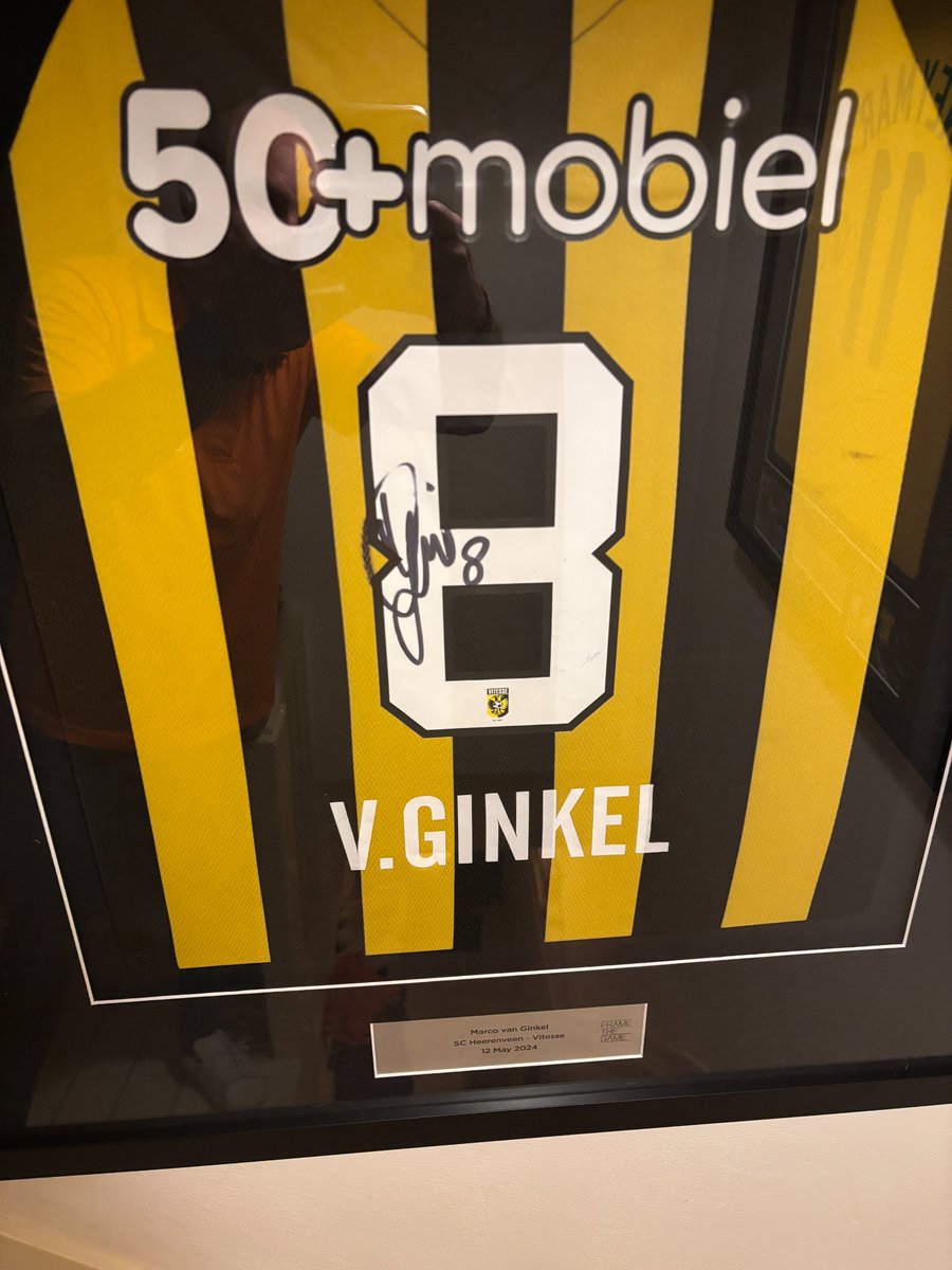Ik hoop dat dit niet de laatste is die hier aan de muur hangt.. Nog 3 nachtjes slapen! #Vitesse http
