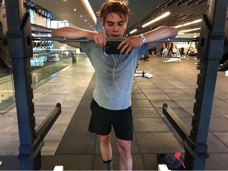 mustymalecelebs's tweet photo. bro looks like he stinks 🤤 https://t.co/tttSJpVdOn