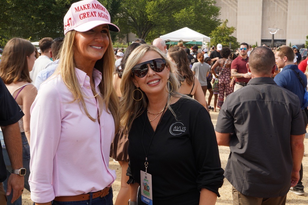 SBAgov's tweet photo. .@SBA_Kelly had an incredible time at the Great American Farmers Market – meeting with dozens of family farmers and artisans from across the country.

The event continues all week. Stop by to support a small business and visit https://t.co/r2pALrwpHG for details!