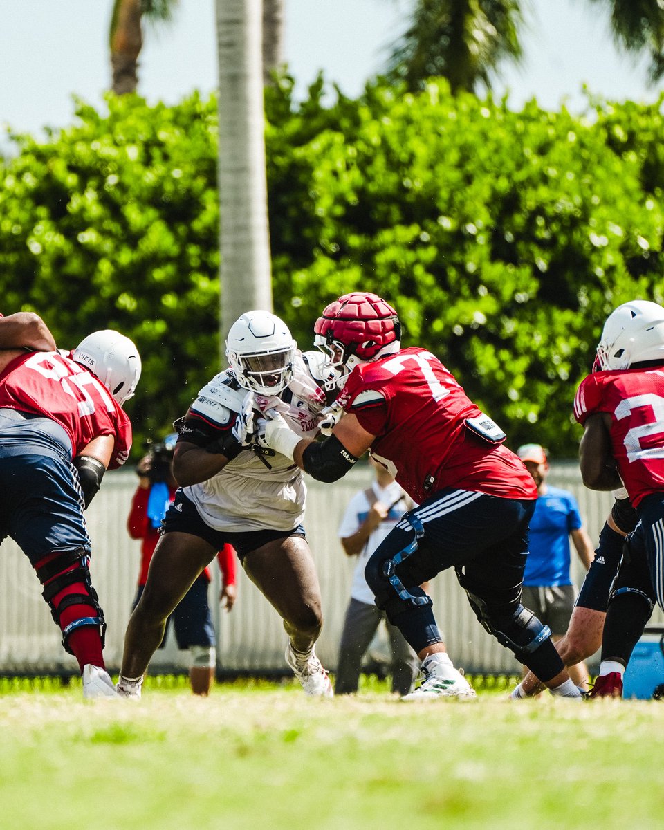 Florida Atlantic Football (@faufootball) on Twitter photo Stacking great days 📈
#WIP🏝️ Stacking great days 📈
#WIP🏝️