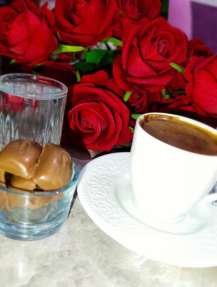 “Kahve kadar sıcak, gül kadar zarif anlara…”