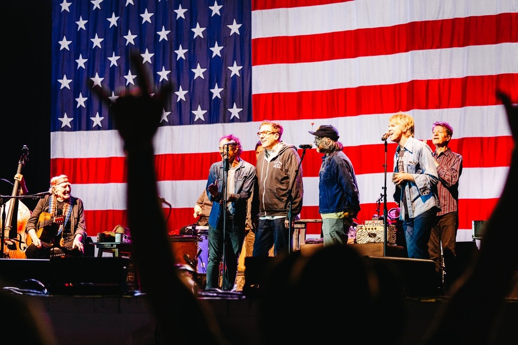 Thanks, @outlawfest happy 10 years. Next stop:

8/5 Philly
8/6 Pittsburgh
8/7 Cleveland
8/10 Chicago
8/12 Chesterfield
8/13 Springfield
8/14 KCMO
8/16 Denver
...and more!

📸  @jaredherm_