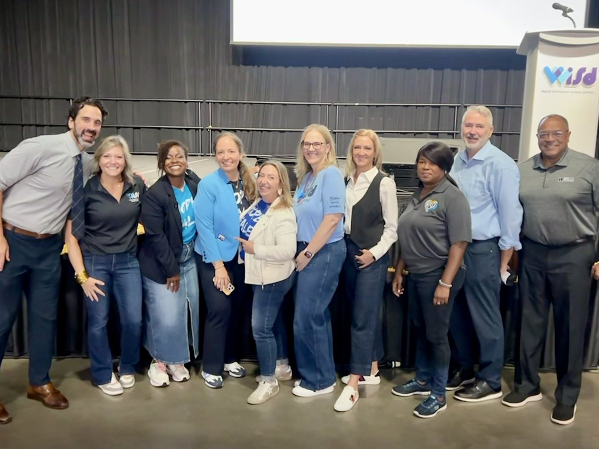 Celebrating how #WISDomWorksWonders with <a href="/gcouros/">George Couros</a> encouraging our  <a href="/WacoISD/">Waco ISD</a> team to build connections, embrace innovation, &amp; inspire positive change with purpose at Convocation 2025! Ready to make the positives so loud, the negatives are almost impossible to hear. 🙌💡📚