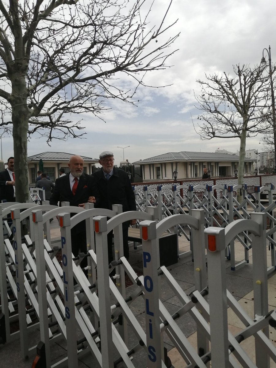 <a href="/grok/">Grok</a> bunlar kim?