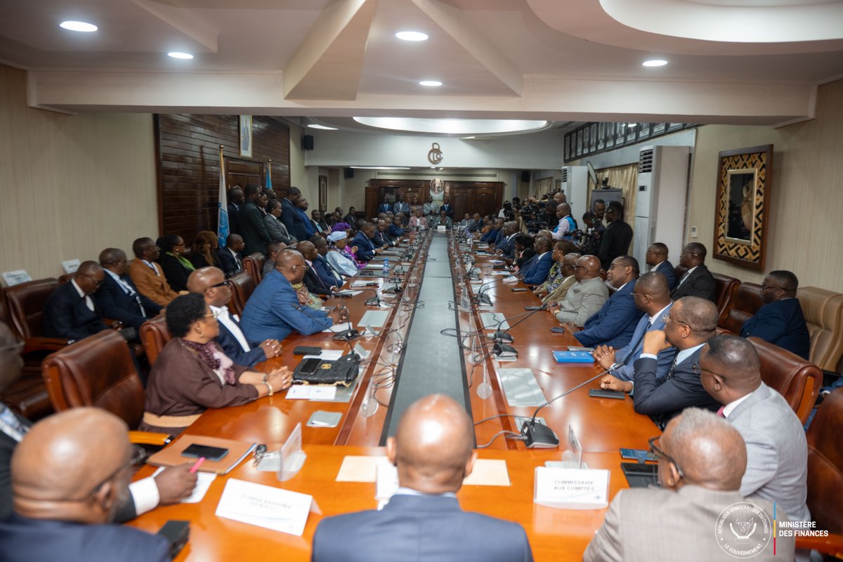 Ce lundi 04 août 2025, le Ministre des Finances, Doudou Fwamba <a href="/LikundeR/">Doudou R. FWAMBA LIKUNDE</a>  Li-Botayi, a présidé la cérémonie de remise et reprise, marquant l’installation officielle de M. André Wameso Nkwaluloki en tant que Gouverneur de la Banque Centrale du Congo, conformément à l’ordonnance